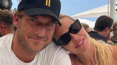 Totti, Ilary, Noemi e i Rolex: così Blasi racconta su Instagram le 